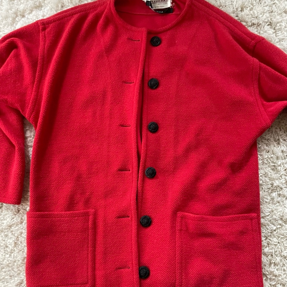 Castleberry. 100% wool. Beautiful color. Size medium. Excellent condition.